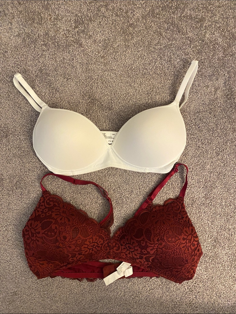 2 for 1 Vassarette White T-Shirt Bra & AERO Burgundy Lace Bralette Set